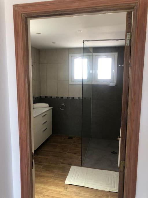 Gezellige Villa Met Prachtig Zicht En Zwembad Arona  Esterno foto