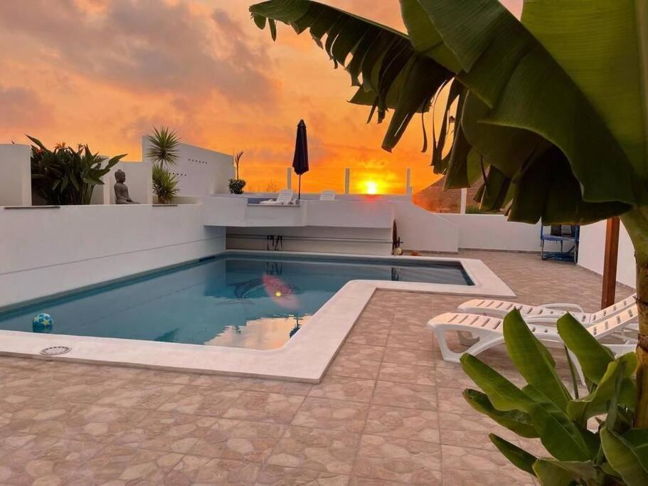 Gezellige Villa Met Prachtig Zicht En Zwembad Arona  Esterno foto