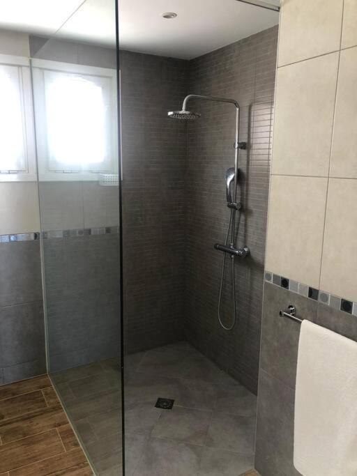 Gezellige Villa Met Prachtig Zicht En Zwembad Arona  Esterno foto