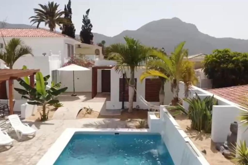 Gezellige Villa Met Prachtig Zicht En Zwembad Arona  Esterno foto